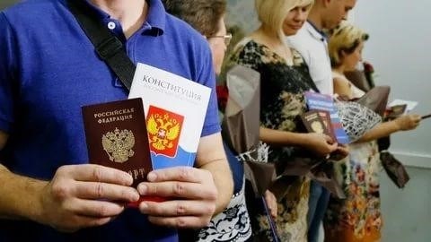 В СООТВЕТСТВИИ С КОНСТИТУЦИЕЙ ГРАЖДАНЕ РФ ОБЯЗАНЫ ТЕСТ